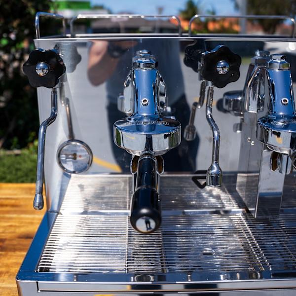 Pre-Loved Lelit Giulietta 15 Amp Commercial Coffee Machine – Built-In