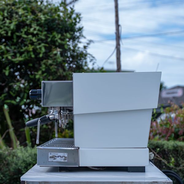 AS-NEW CUSTOM LA MARZOCCO LINEA S 3 GROUP GLOSS WHITE 9 WEEKS OLD