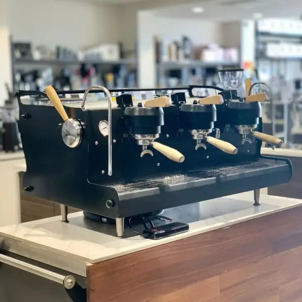 Beautiful 3 Group Late Model Synesso Cyncra Commercial