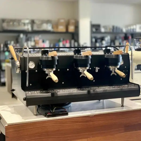 Beautiful 3 Group Late Model Synesso Cyncra Commercial