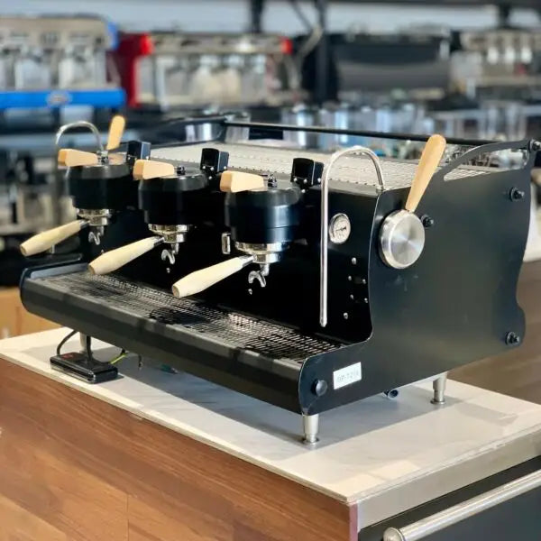 Beautiful 3 Group Late Model Synesso Cyncra Commercial