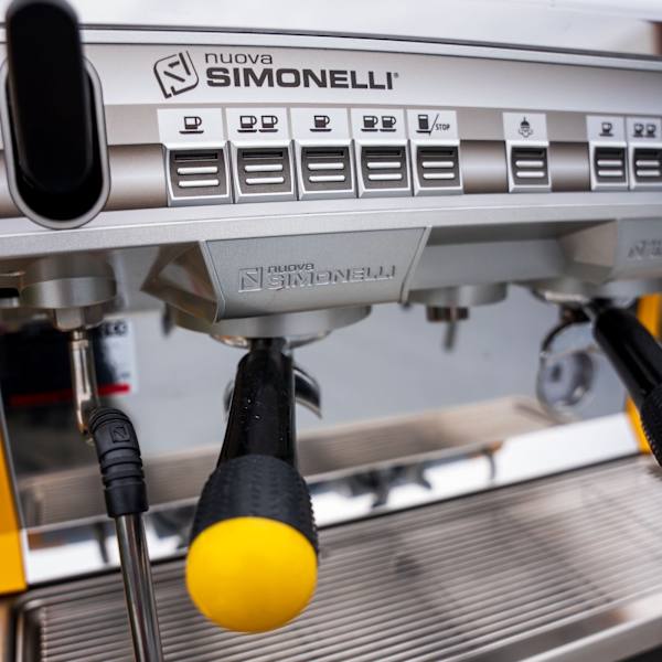 Pre Loved Nuova Simonelli Appia II 2 Group – 10 Amp – Tall Cup – Custo