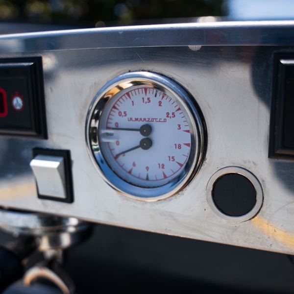 Pre-Loved Late Model La Marzocco Linea AV 3 Group – Tall Cup | Gloss Black