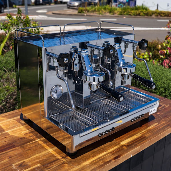 Pre-Loved Lelit Giulietta 15 Amp Commercial Coffee Machine – Built-In