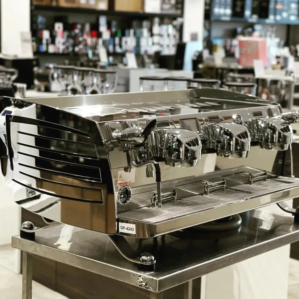 Nuova Simonelli Immaculate 3 Group Black Eagle - ALL