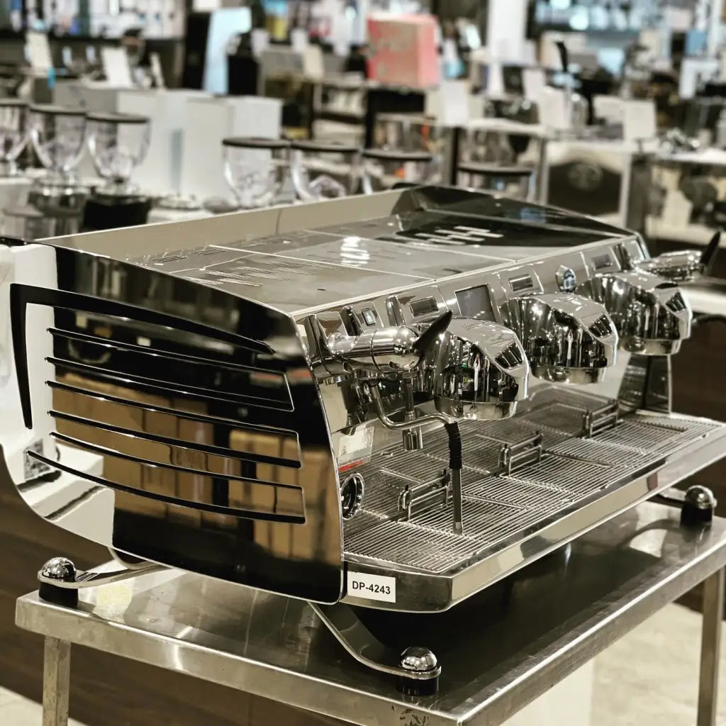 Nuova Simonelli Immaculate 3 Group Black Eagle - ALL