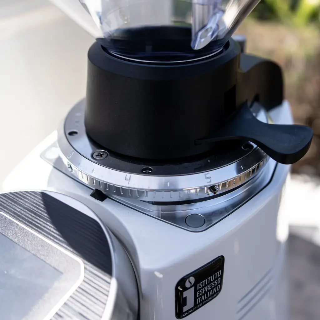 Victoria Arduino White Eagle With Mazzer Major V in White